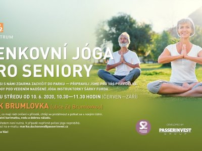Cvičení jógy pro seniory v parku Brumlvoka - Passerinvest Group